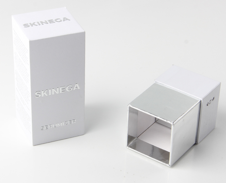 香水精裝盒廠家?guī)惚鎰e真假白紙板！