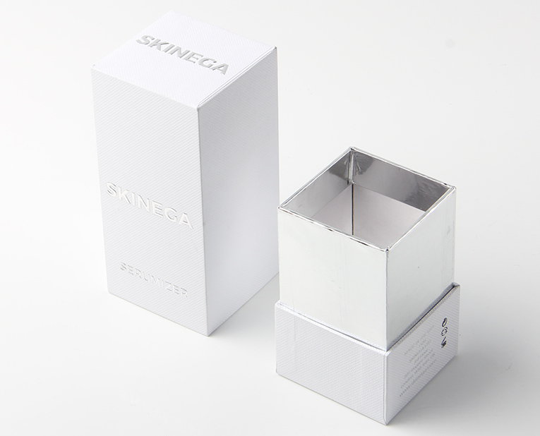 香水精裝盒廠家?guī)惚鎰e真假白紙板！