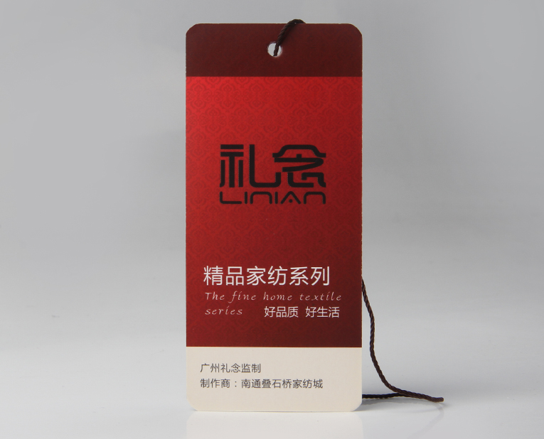 衣服吊牌在定做時出幺蛾子，制造商這樣做不懼怕劃痕