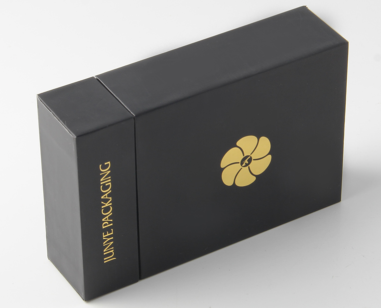 香水包裝在訂做完了之后，要趕緊處理龜裂的情況