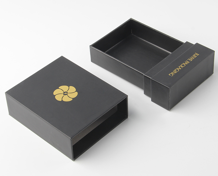 香水包裝在訂做完了之后，要趕緊處理龜裂的情況