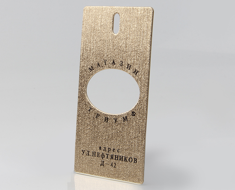 做服裝吊牌的工廠師傅們怎么樣判斷絲印的亮澤？