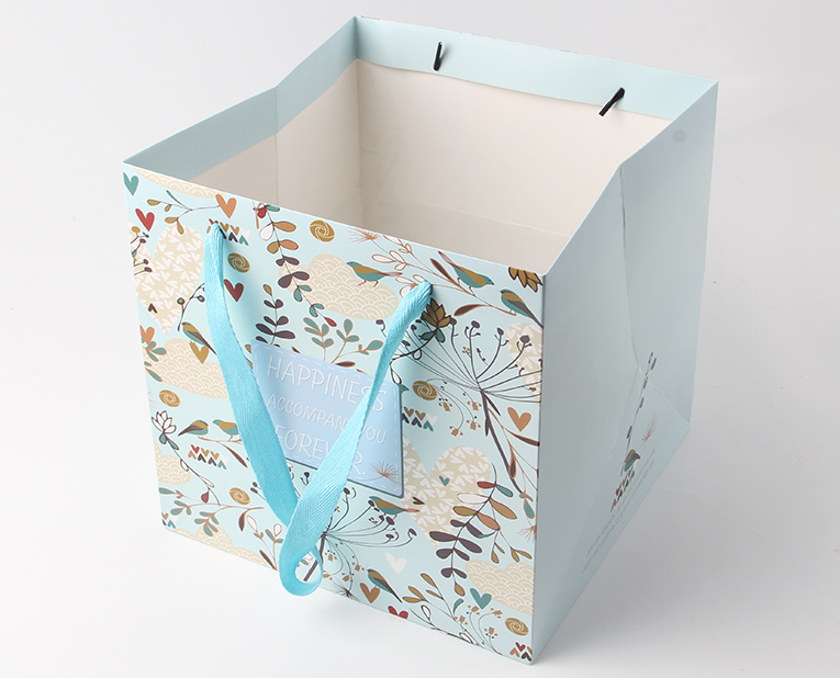 抗凍光油，讓化妝品禮品袋廠在冬天也能換發(fā)光彩