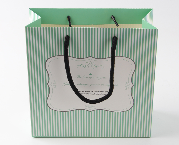 化妝品的包裝袋在訂做時必須區(qū)分清紅、白2種燥油