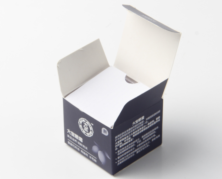 化妝品盒廠家的老師傅，為了讓工人早點放假，放出大招解決飛墨