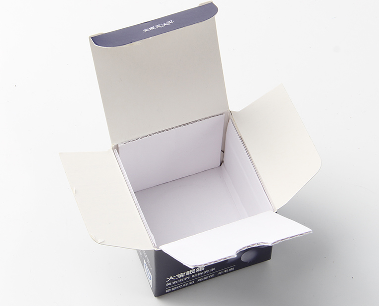 化妝品盒廠家的老師傅，為了讓工人早點放假，放出大招解決飛墨