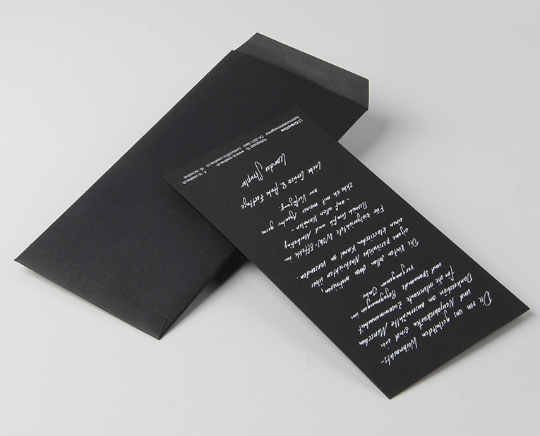 術(shù)有專攻，還是服裝紙牌廠的老板比較穩(wěn)