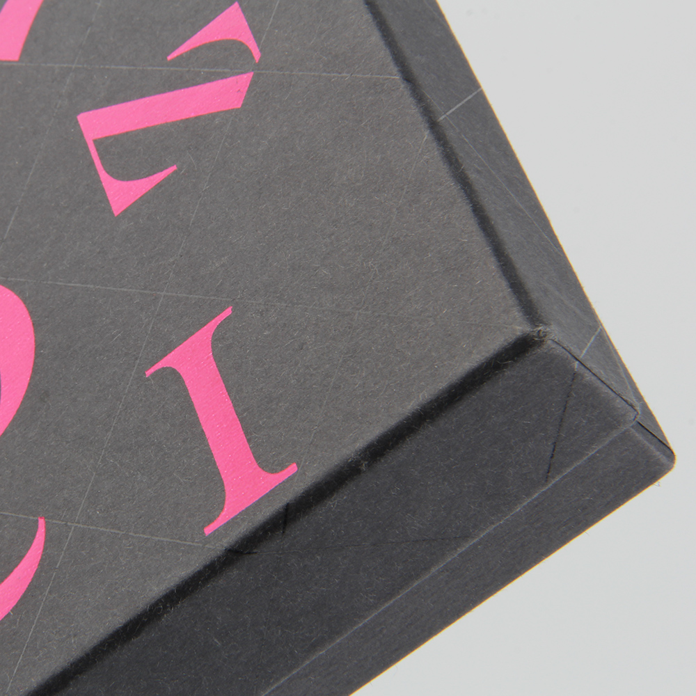 如果內(nèi)衣精裝盒廠是細(xì)心分析你的特種紙，是不會(huì)出現(xiàn)粘壞的