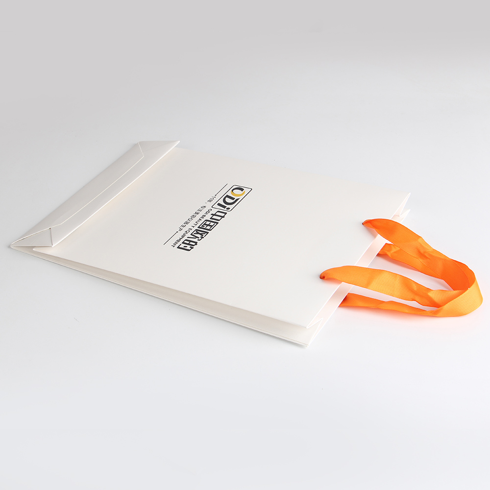 化妝品創(chuàng)業(yè)者的標(biāo)桿，紙袋工廠很榮幸見證了它的誕生