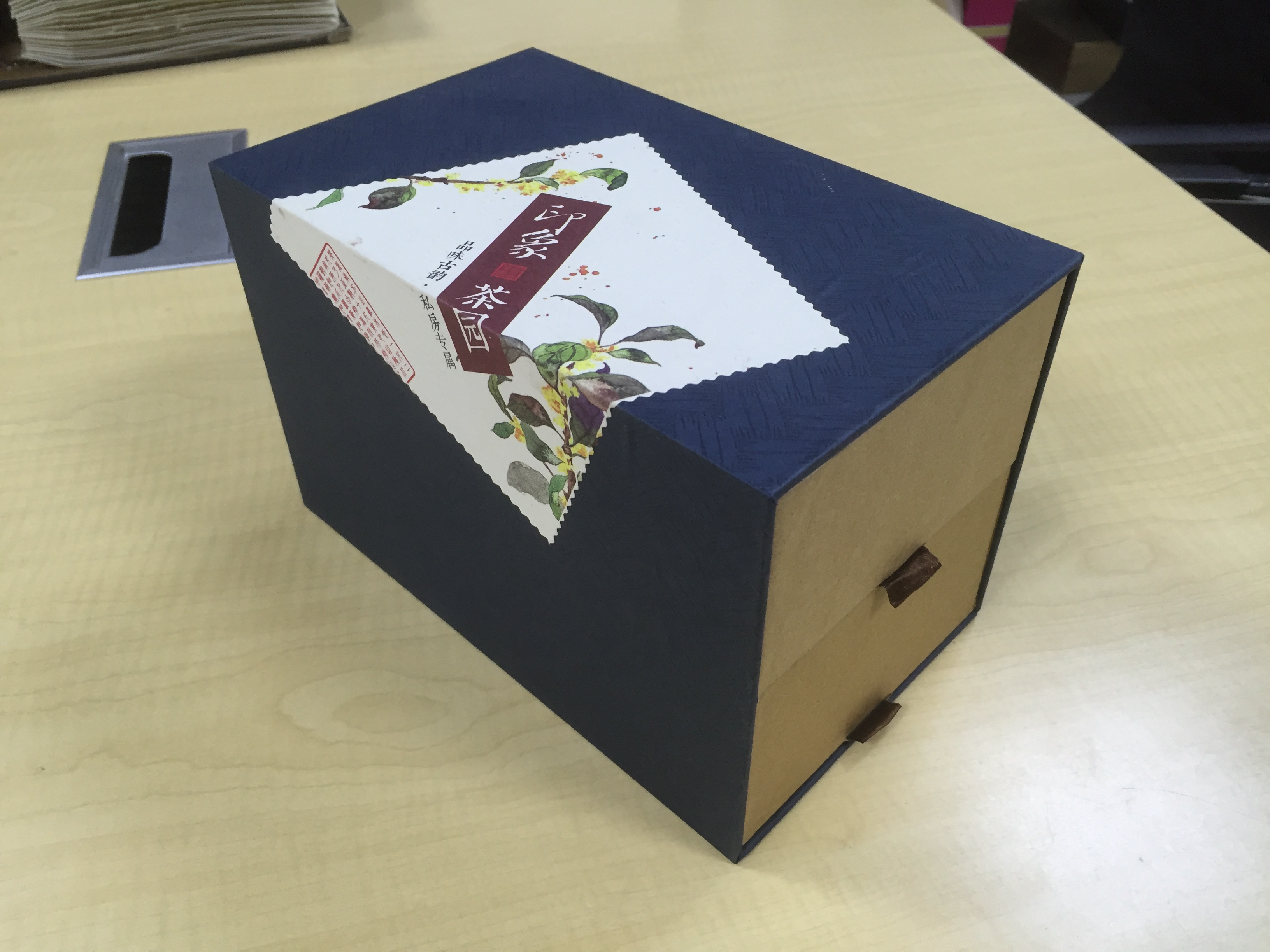 有保健品商家對禮品盒工廠的天地蓋不服，只好祭出雙開抽屜盒