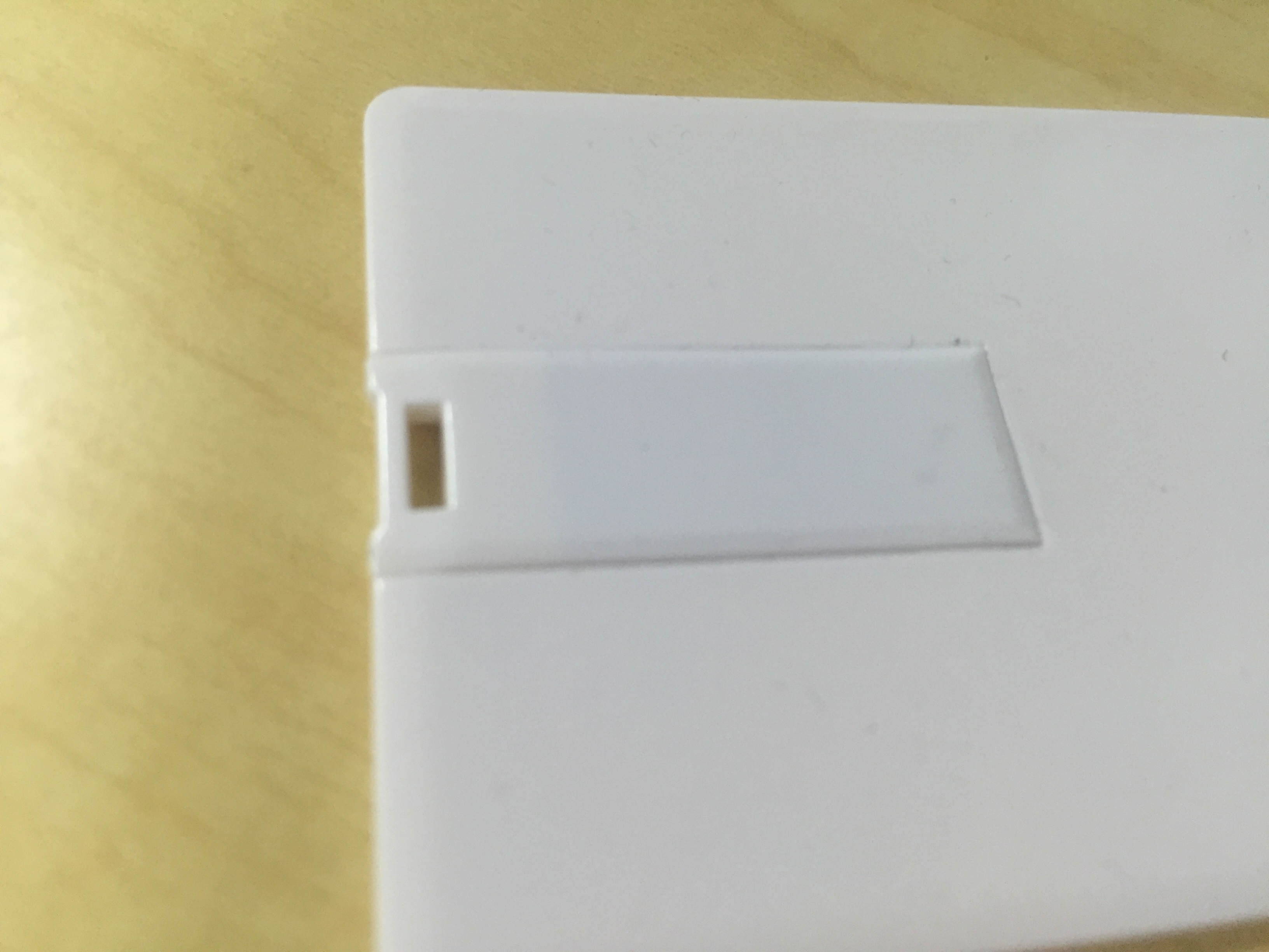 因?yàn)閮?nèi)衣吊牌標(biāo)簽用pvc還是傳統(tǒng)紙牌訂做問題，成了尬聊