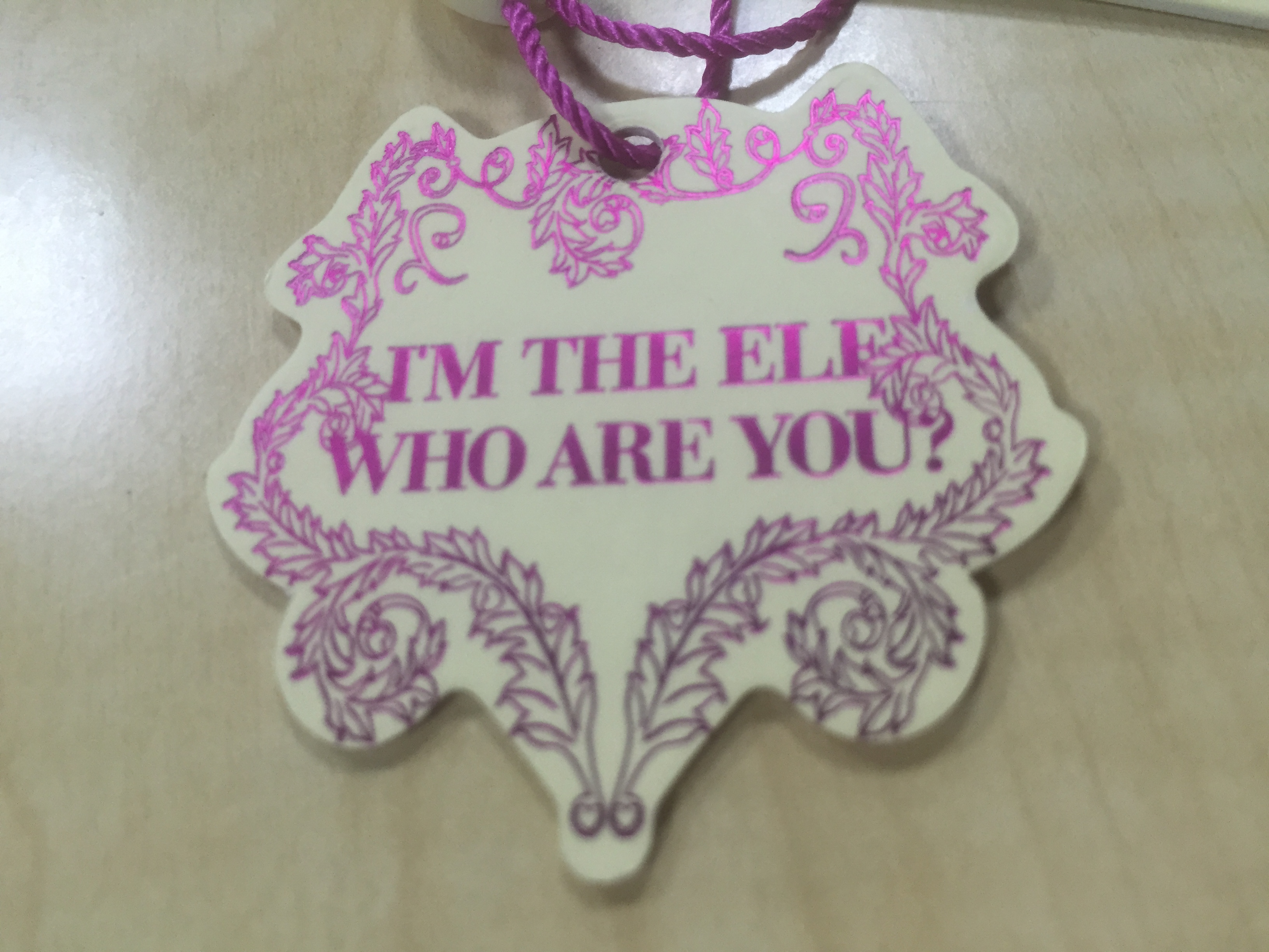 總說服裝吊牌的設(shè)計要注意燙印尺寸，解析到底是多大尺寸